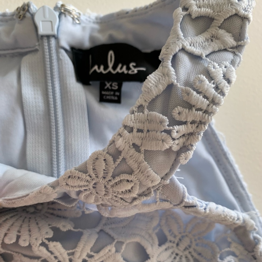 LULUS LACE LIGHT BLUE DRESS: XS